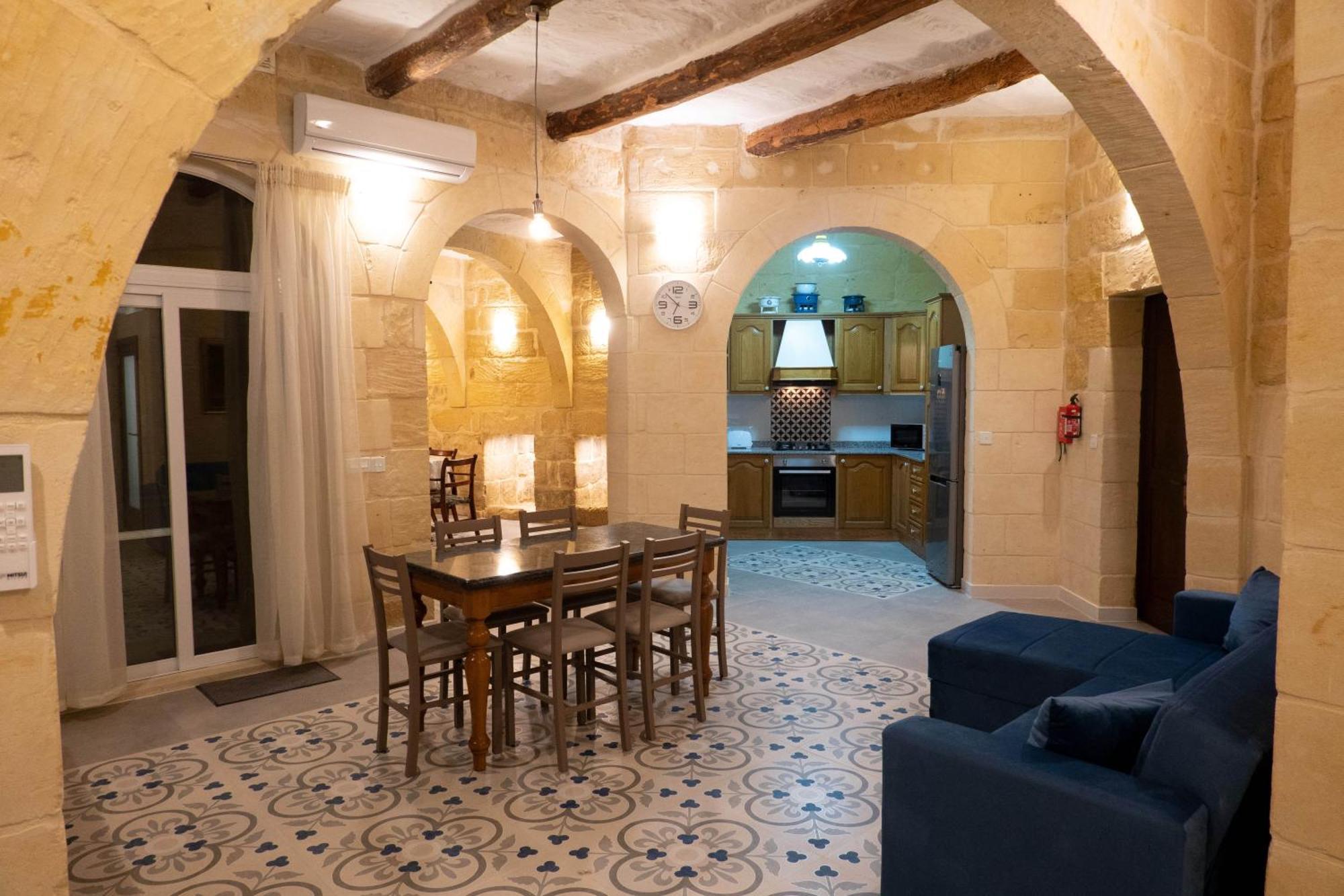 Surwig Vacation Townhouse Villa Kerċem Exterior foto